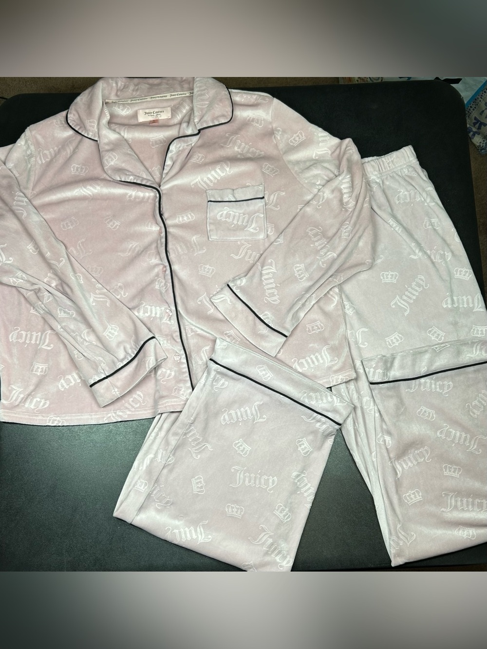 Juicy Couture Size XL Pink Velour All Over Logo Pajama Set